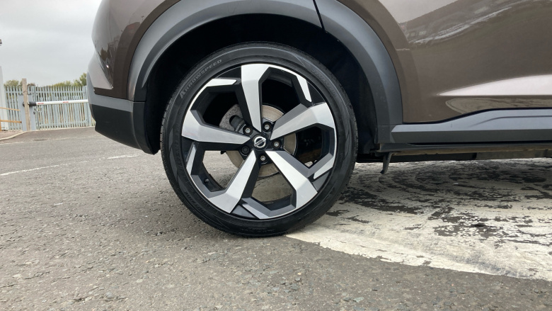 Nissan Juke 1.0 DiG-T 114 Tekna 5dr Petrol Hatchback